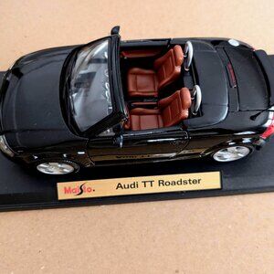 1/18 Maisto Audi TT Roadster Black Diecast Car Model Black with Box